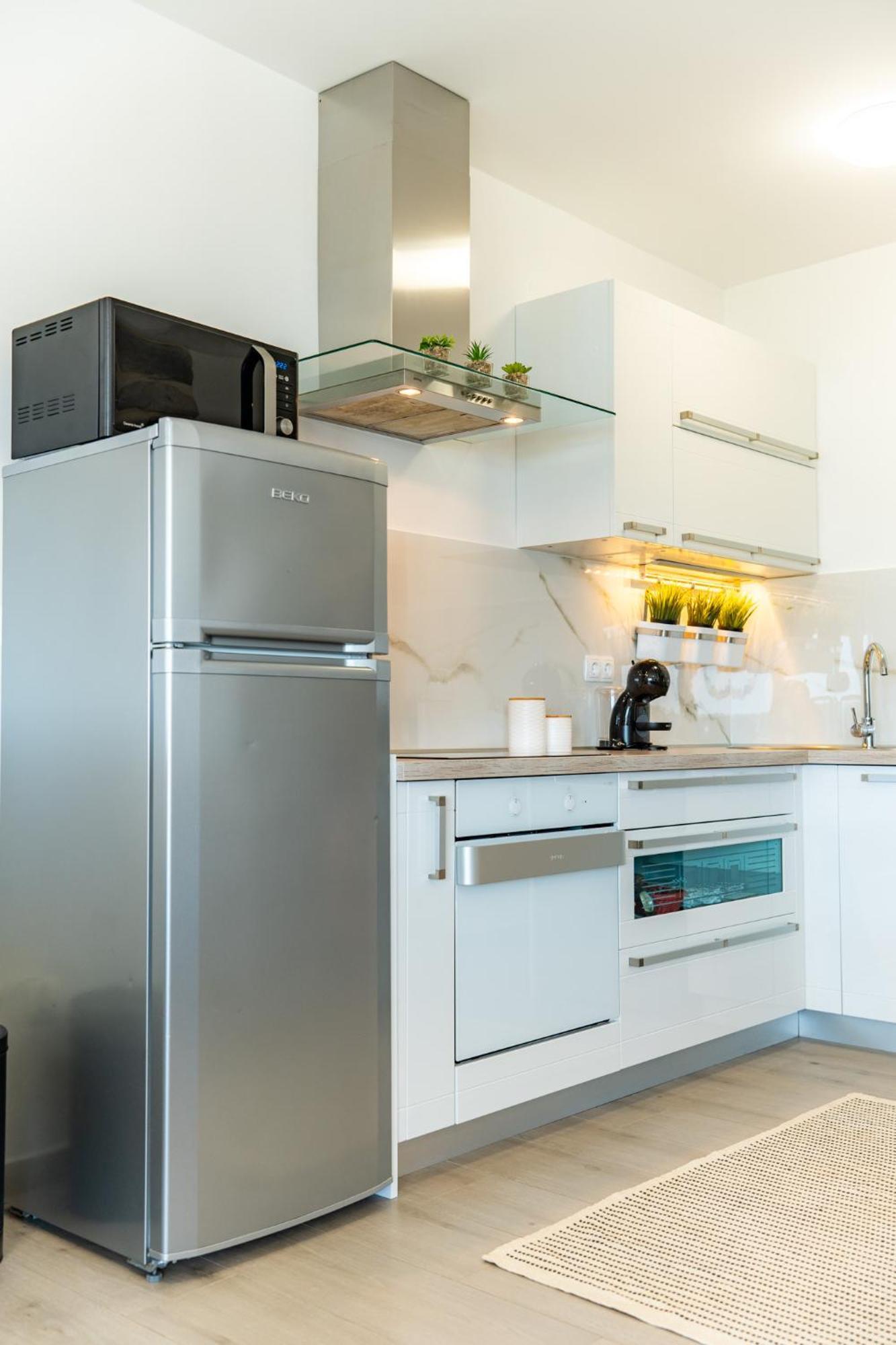 Apartman Petra S Pogledom Na More Banjol Buitenkant foto