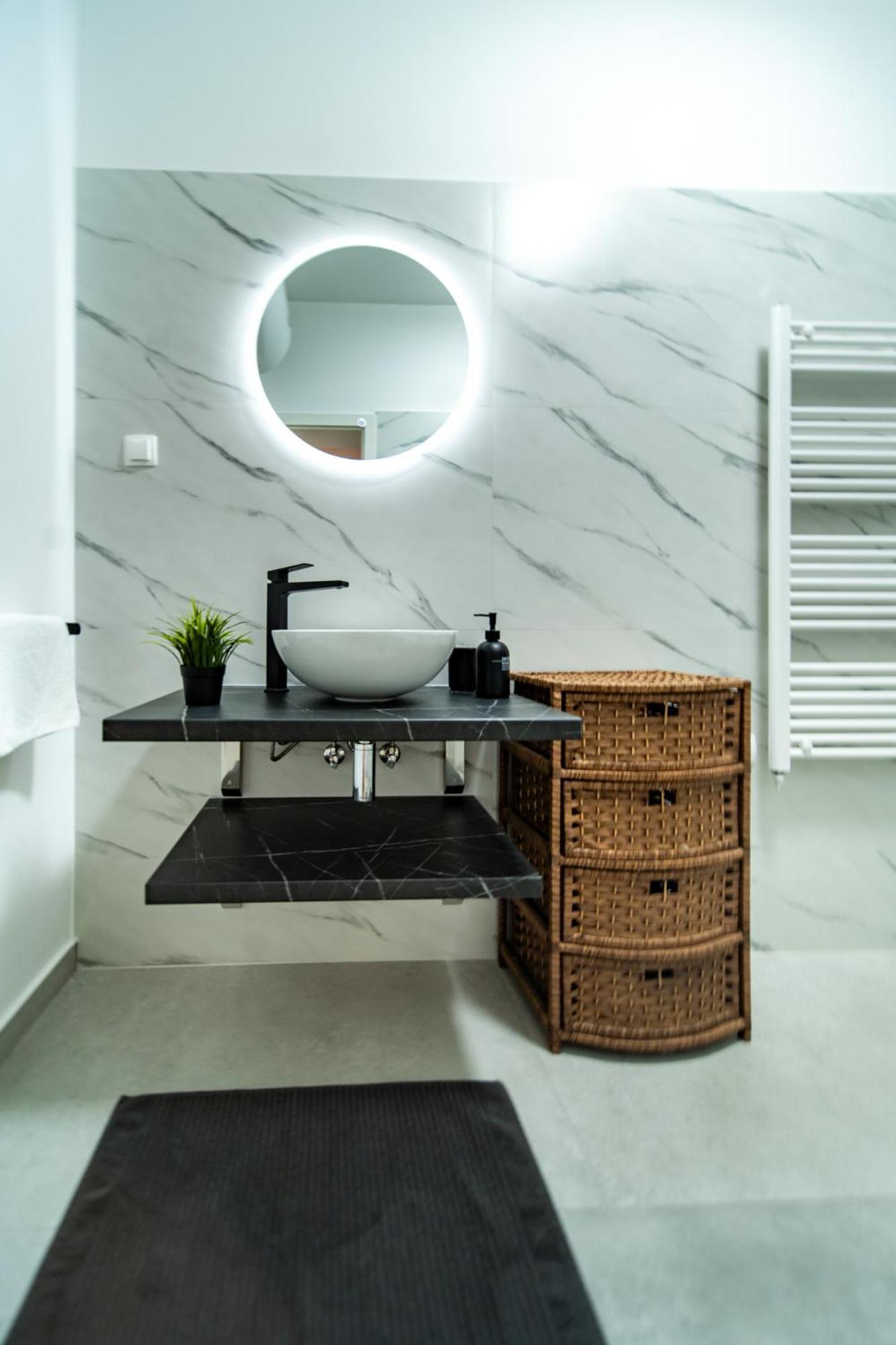 Apartman Petra S Pogledom Na More Banjol Buitenkant foto