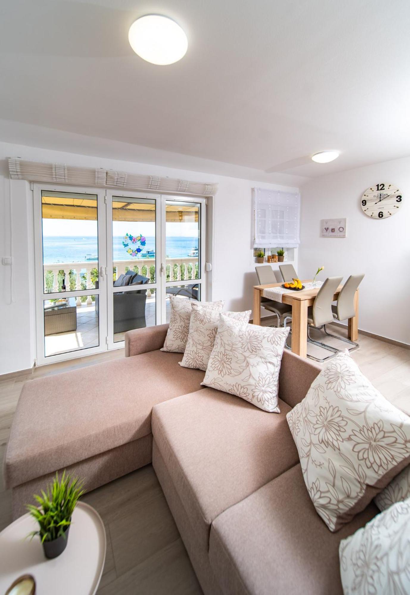 Apartman Petra S Pogledom Na More Banjol Buitenkant foto